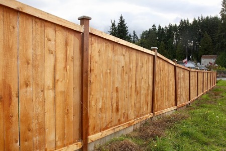 Different types of fences and their suitability for various properties and purposes